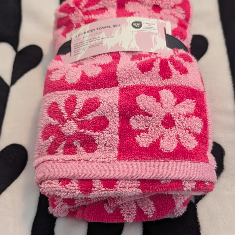 Betsey Johnson Pink Floral Hand Towel Set